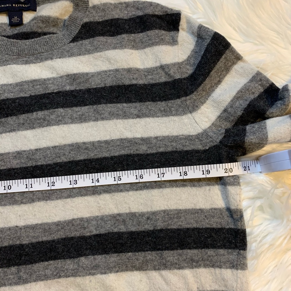 ❤️SOLD Banana Republic wool cashmere sweater - Picture 3 of 7